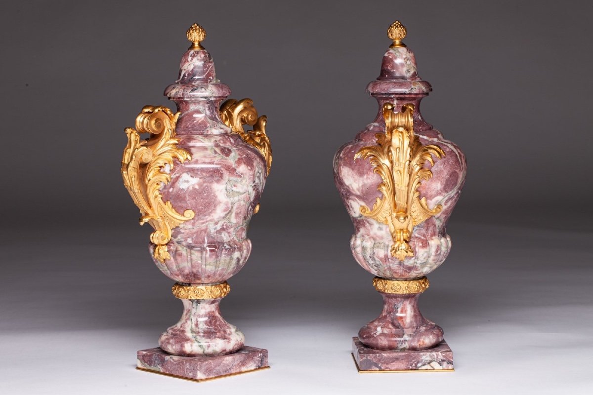Paire de piédestaux de vases violets en marbre et bronze doré de style Louis XVI du XIXe siècle-photo-5