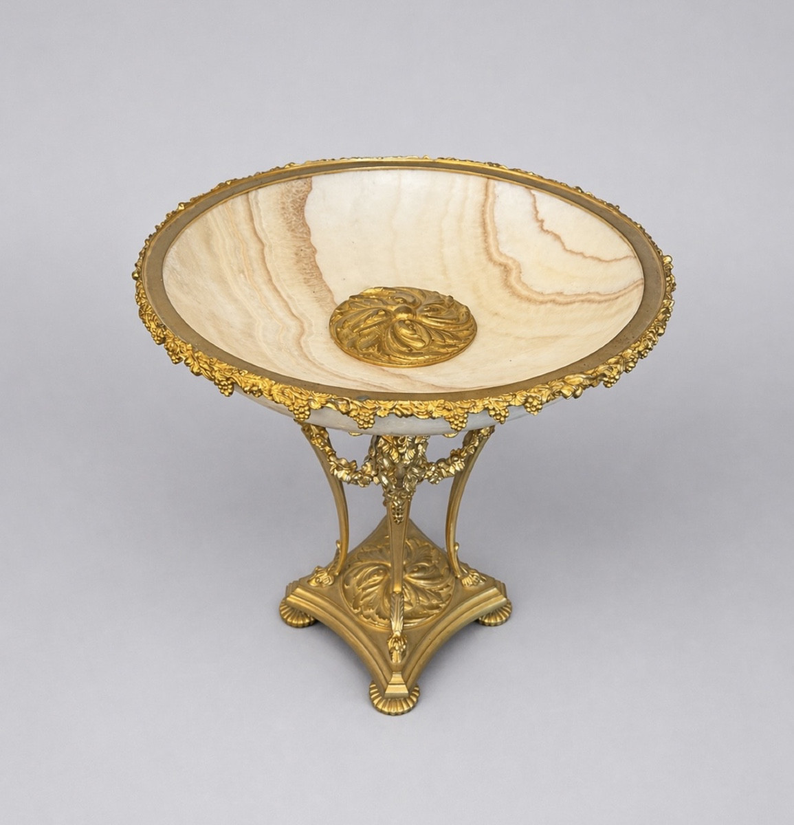 GRAND CENTRE DE TABLE EN BRONZE DORÉ-photo-2