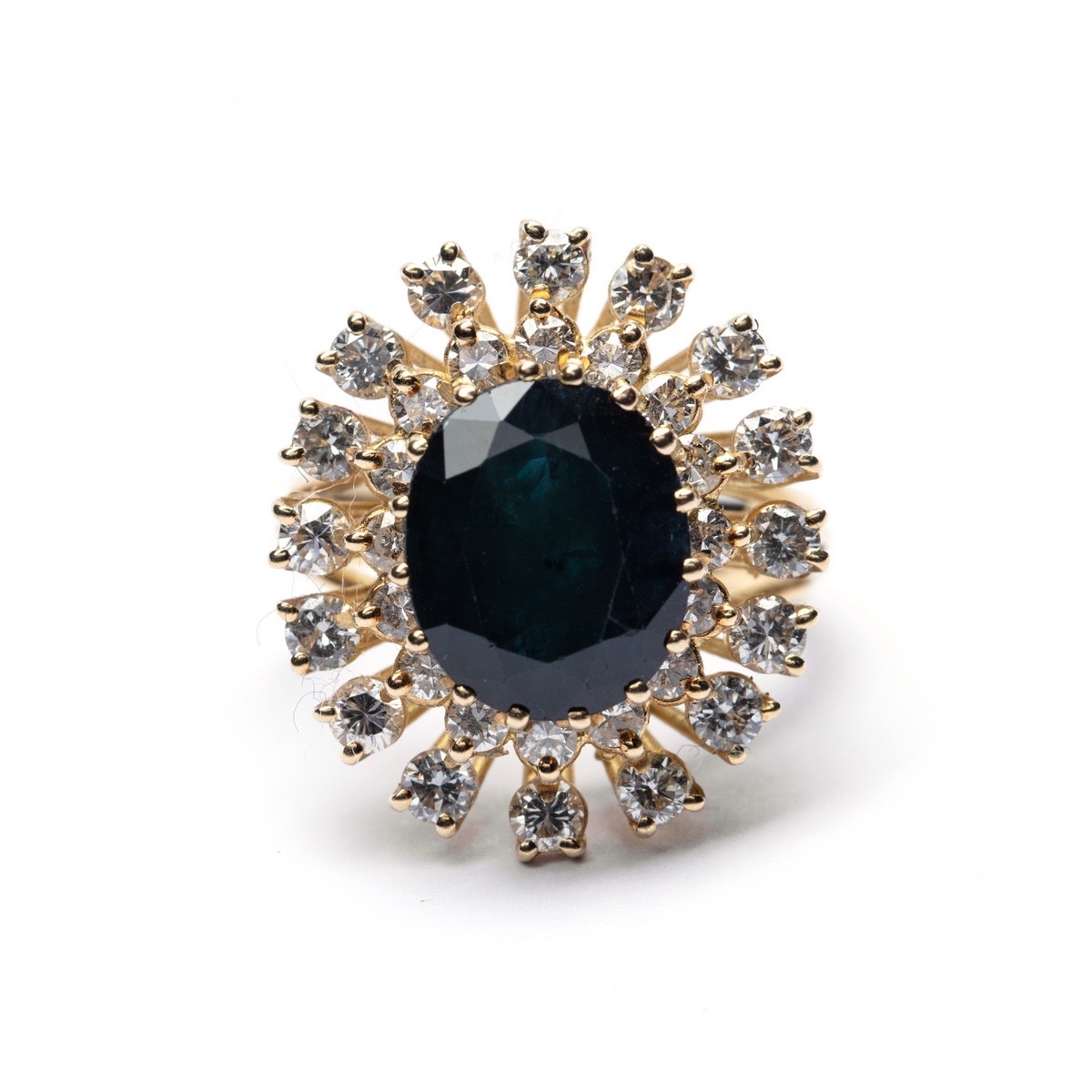 Ring In 18-carat Gold With A Sapphire And Diamonds.-photo-3