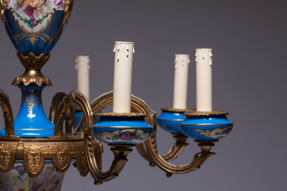 Lustre à 8 Lumières Bleu En Bronze Doré Et Porcelaine De Sèvres-photo-4