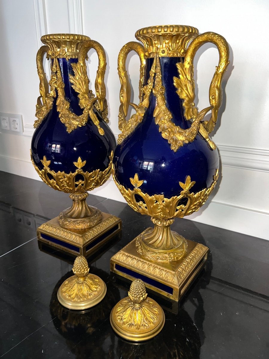 Sevres France Bleu Cobalt Porcelaine Bronze Swan Poignee Urne Vases Montés-photo-5