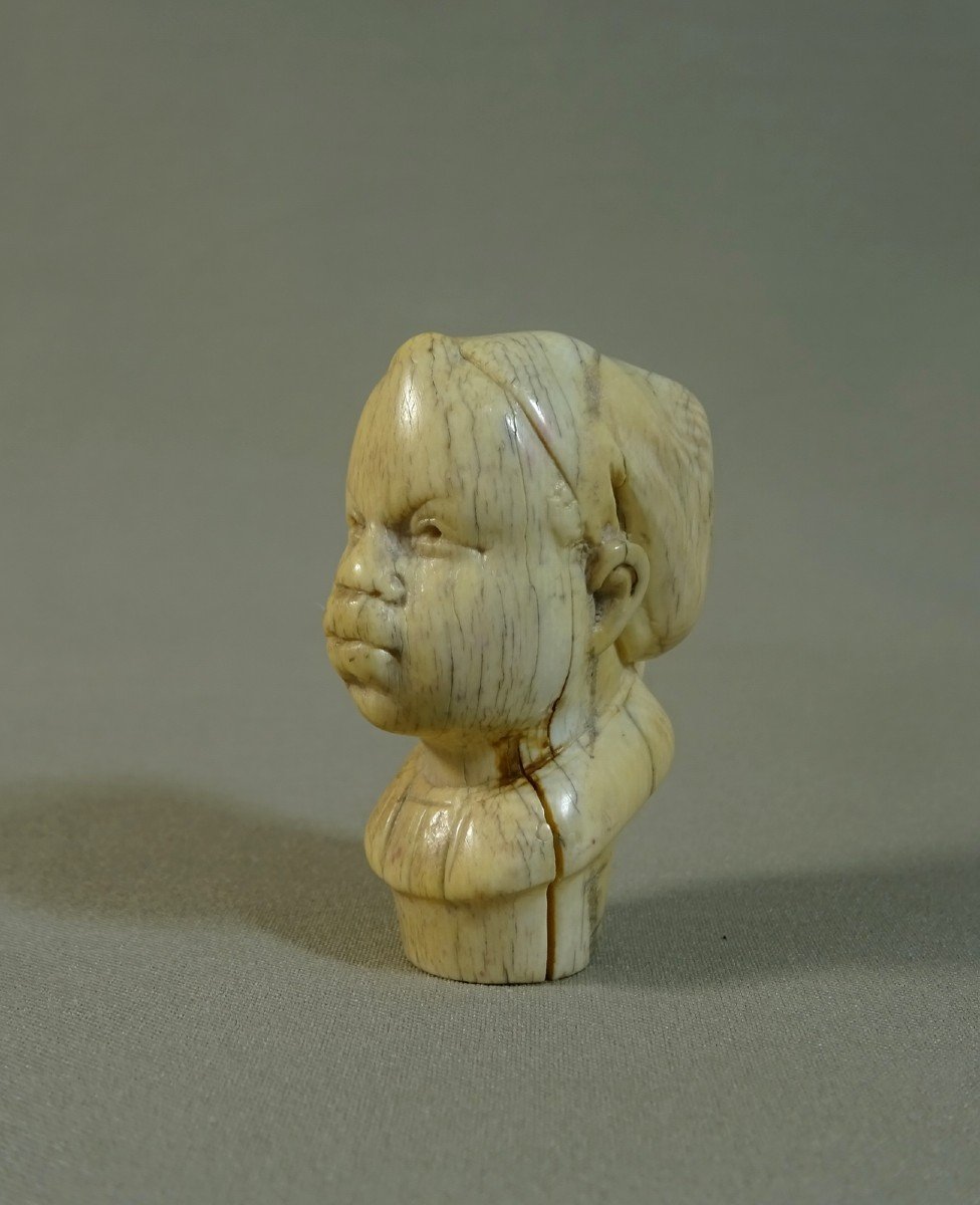 Pommeau de Canne En Ivoire du Début du XIXème Siècle Figurant un Beau Buste de Jeune Fille Africaine-photo-5
