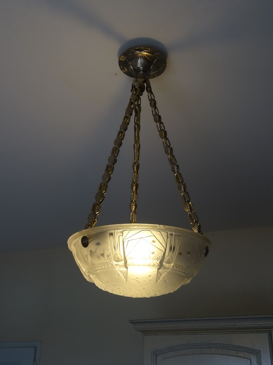 Luminaire Lustre ou Suspension en Verre Moul&eacute;-Press&eacute;, Sign&eacute; Muller Fr&egrave;res Lun&eacute;ville, Epoque Art-d&eacute;co, Vers 1925