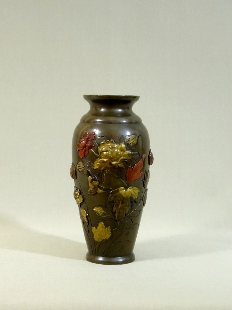 Japon, Période Meiji, XIXeme Siècle, Vase En Shibuichi à Patine Suaka à Décor Incrusté, Doré, Argenté et Ciselé-photo-1