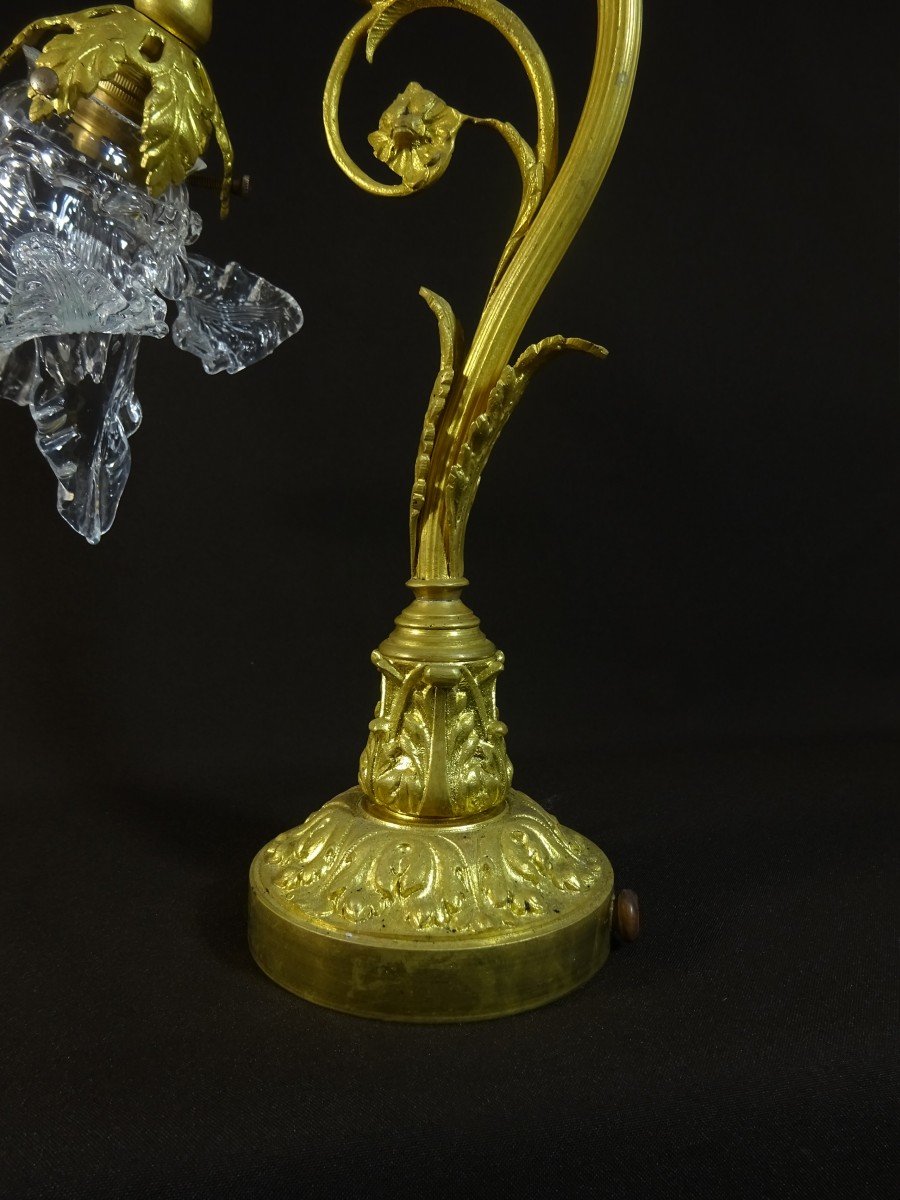 Lampe à Poser Ou de Bureau du XIXeme Siècle , Bronze Doré & Abat-jour Diffuseur Fleur en Verre Soufflé-photo-1