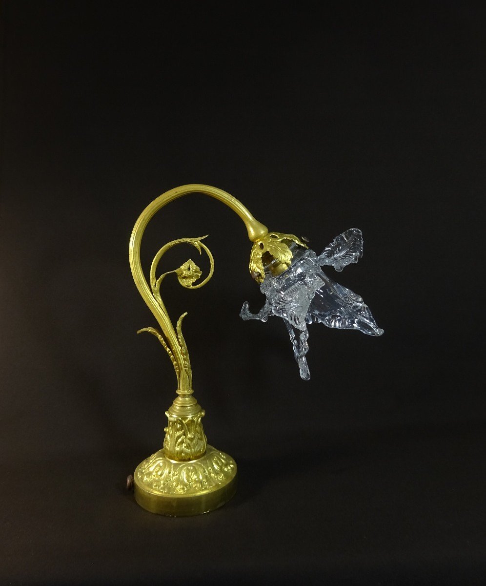 Lampe à Poser Ou de Bureau du XIXeme Siècle , Bronze Doré & Abat-jour Diffuseur Fleur en Verre Soufflé