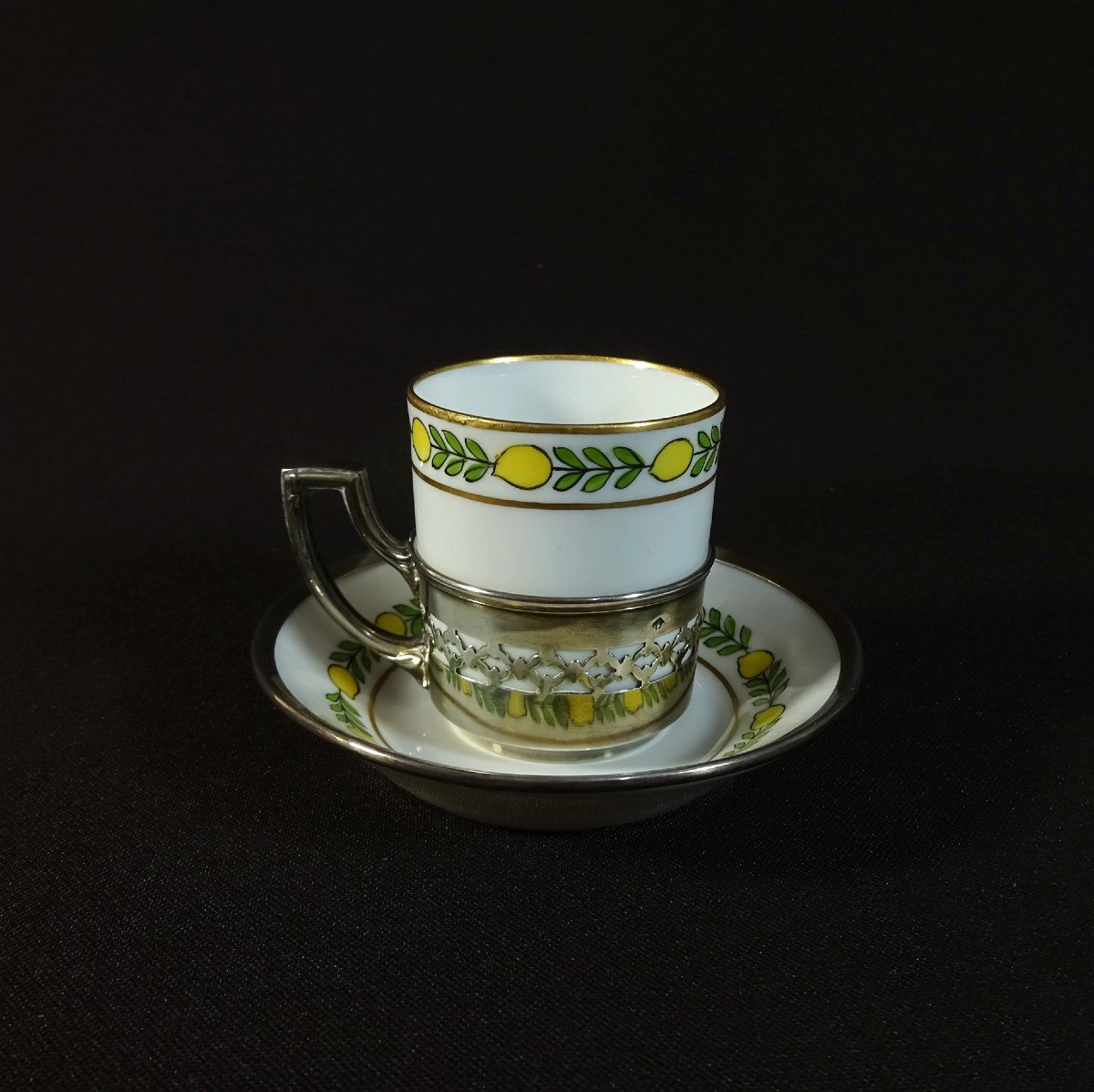 Tasse Litron à Moka en Porcelaine & Monture en Argent, Decor de Citrons,  Marque De Sevres-photo-2