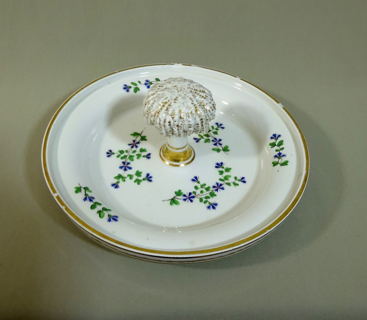 Sèvres, Paris, Couvercle De Glacière Du XVIIIe Siècle En Porcelaine, Décor Aux Barbeaux, si Cher à Marie-Antoinette