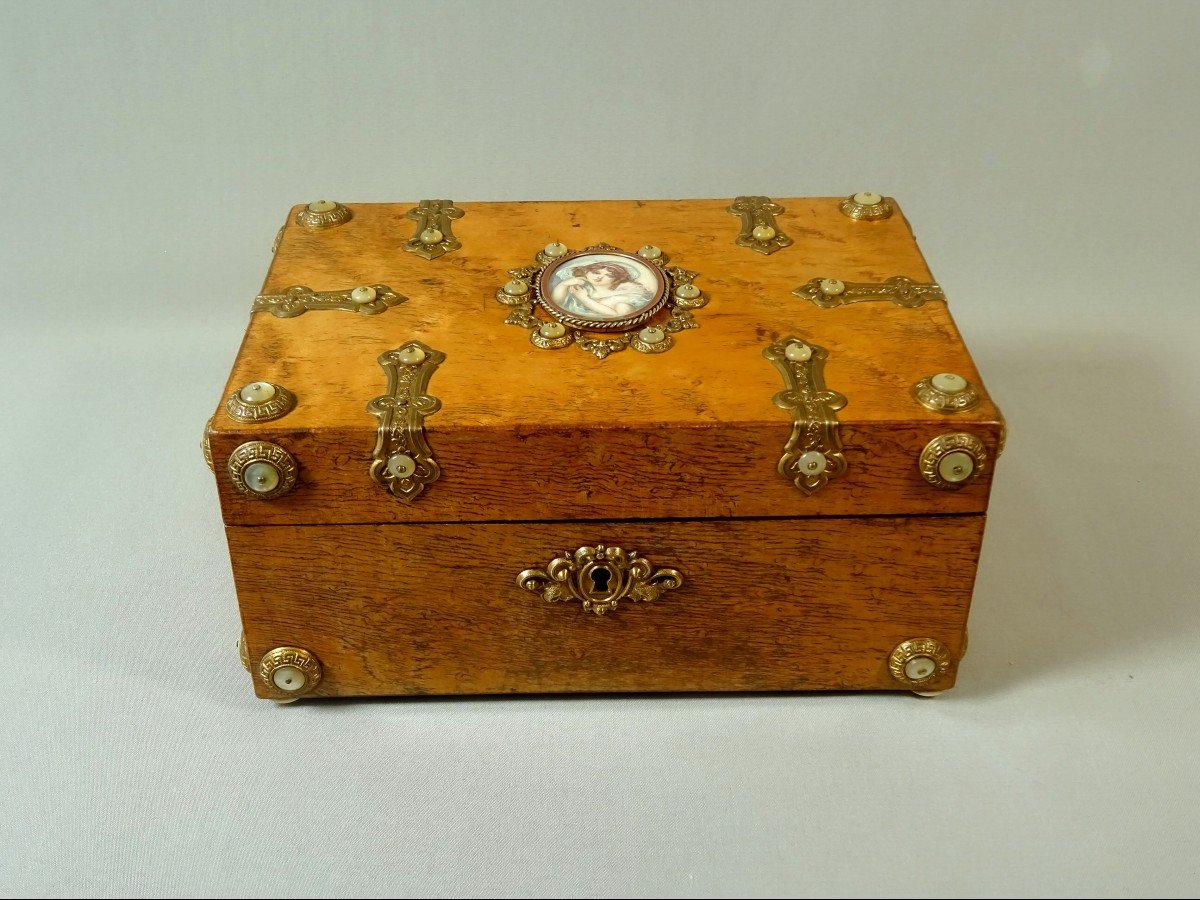 Jewelry Box In Speckled Maple Veneer, Decorated With A Miniature On Ivory, Gilded Brass Fittings & Mother-of-pearl Cabochons-photo-1