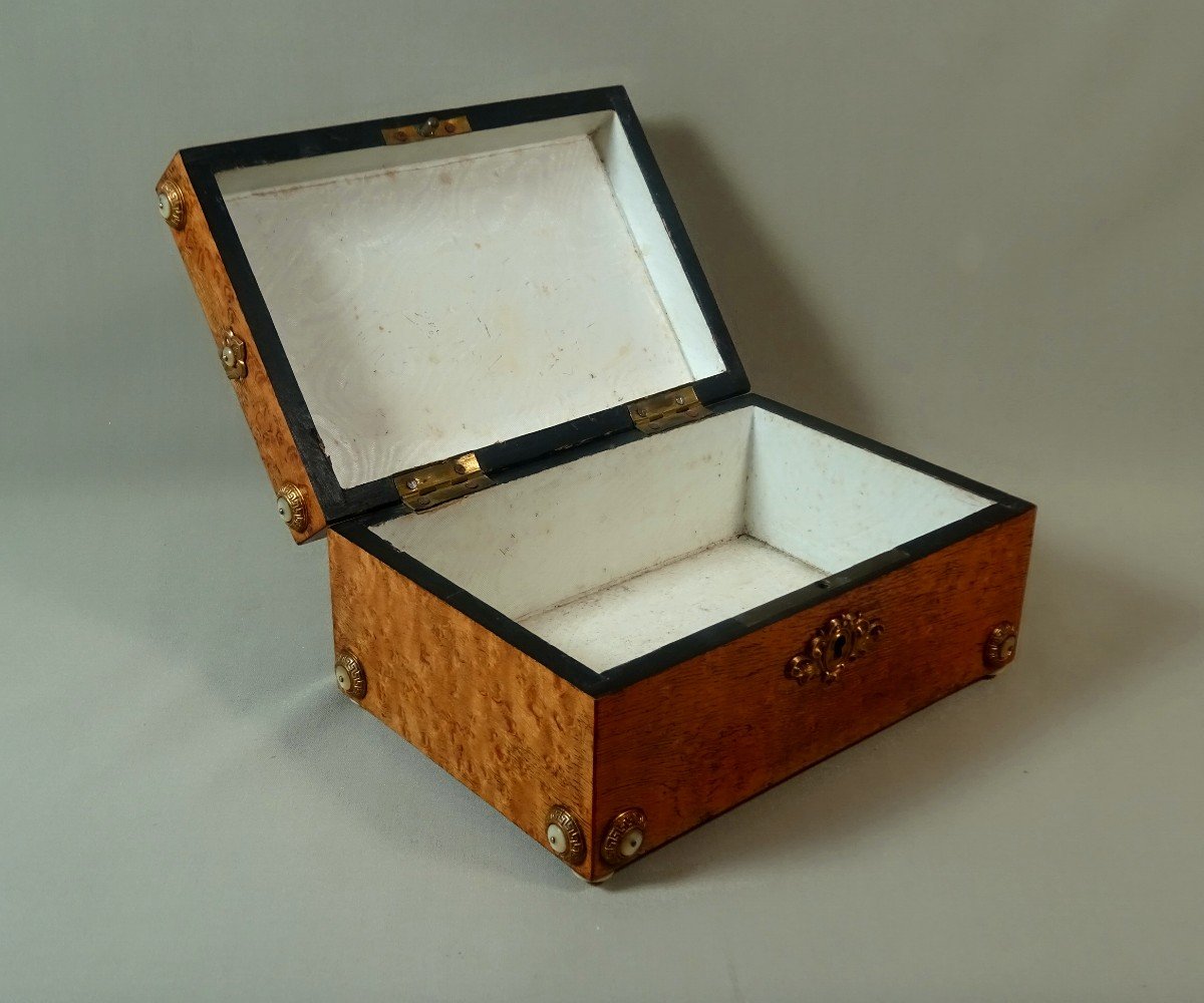 Jewelry Box In Speckled Maple Veneer, Decorated With A Miniature On Ivory, Gilded Brass Fittings & Mother-of-pearl Cabochons-photo-5