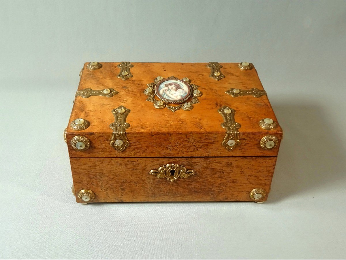 Jewelry Box In Speckled Maple Veneer, Decorated With A Miniature On Ivory, Gilded Brass Fittings & Mother-of-pearl Cabochons
