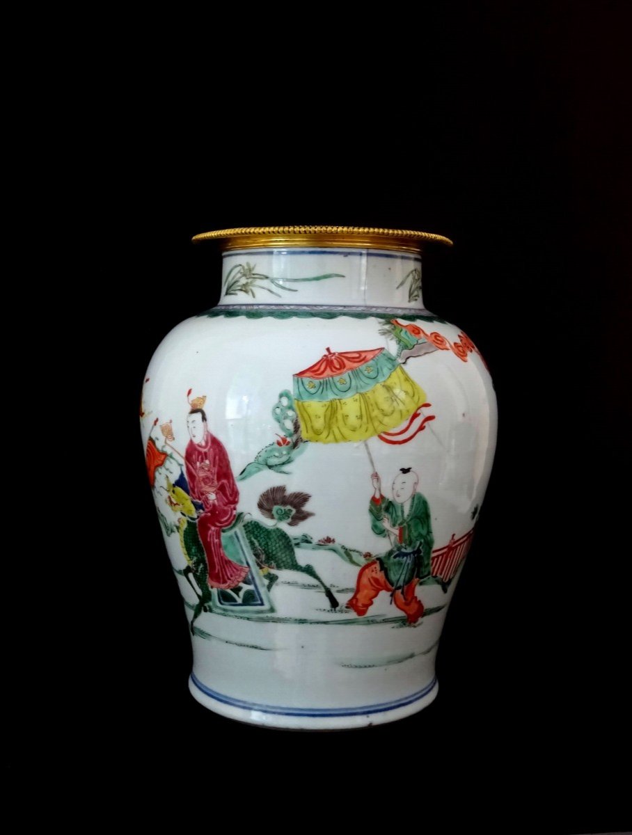 Chine Kangxi Dynastie , Important Vase  Porcelaine à Décor Du Jeune Empereur Chevauchant Une Chimère-photo-2