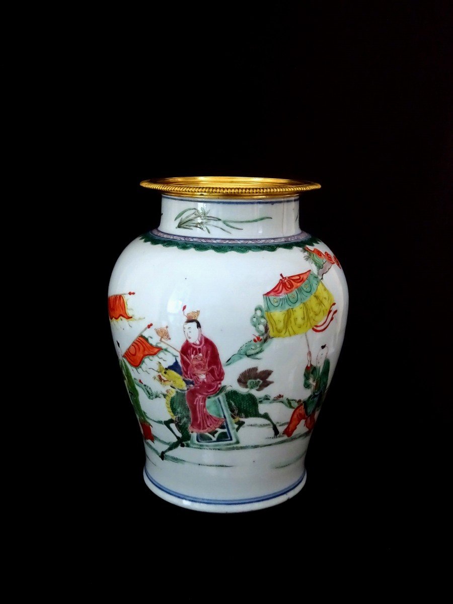 China Kangxi Dynasty (1661-1722), Important  Porcelain Vase Decorated With The Young Emperor Riding A Chimera-photo-3