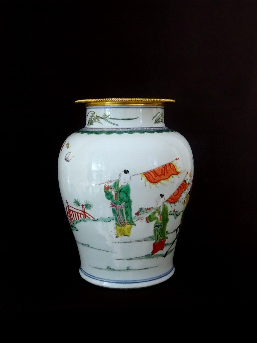 Chine Kangxi Dynastie , Important Vase  Porcelaine à Décor Du Jeune Empereur Chevauchant Une Chimère-photo-1