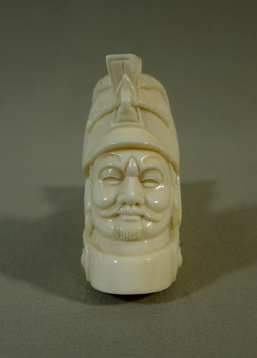 Fourneau De Pipe  Du XIX&egrave;me Si&egrave;cle En Ivoire Figurant Une T&ecirc;te De Soldat Hussard -photo-3