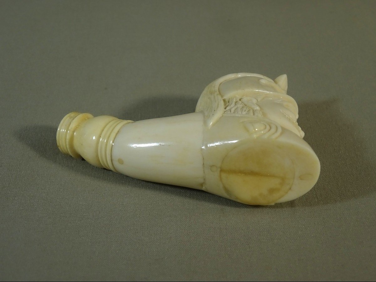 Fourneau De Pipe  Du XIX&egrave;me Si&egrave;cle En Ivoire Figurant Une T&ecirc;te De Soldat Hussard -photo-1