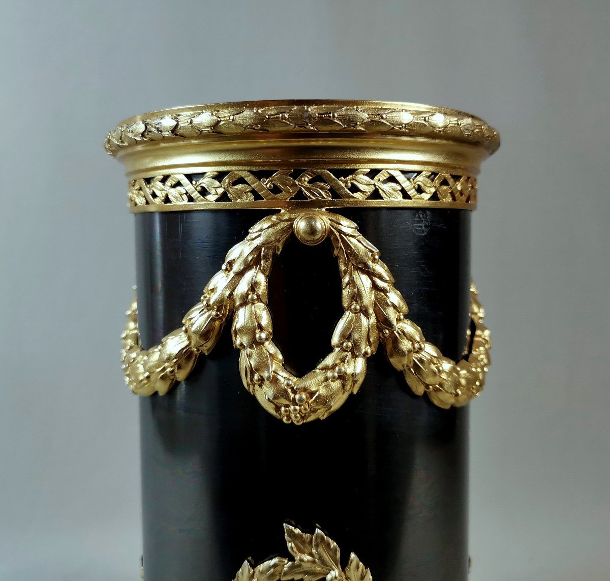 Goldsmith Boin Taburet Louis XVI Style Tubular Vase In Silver Vermeil & Iridescent Black Gunmetal Patina-photo-4