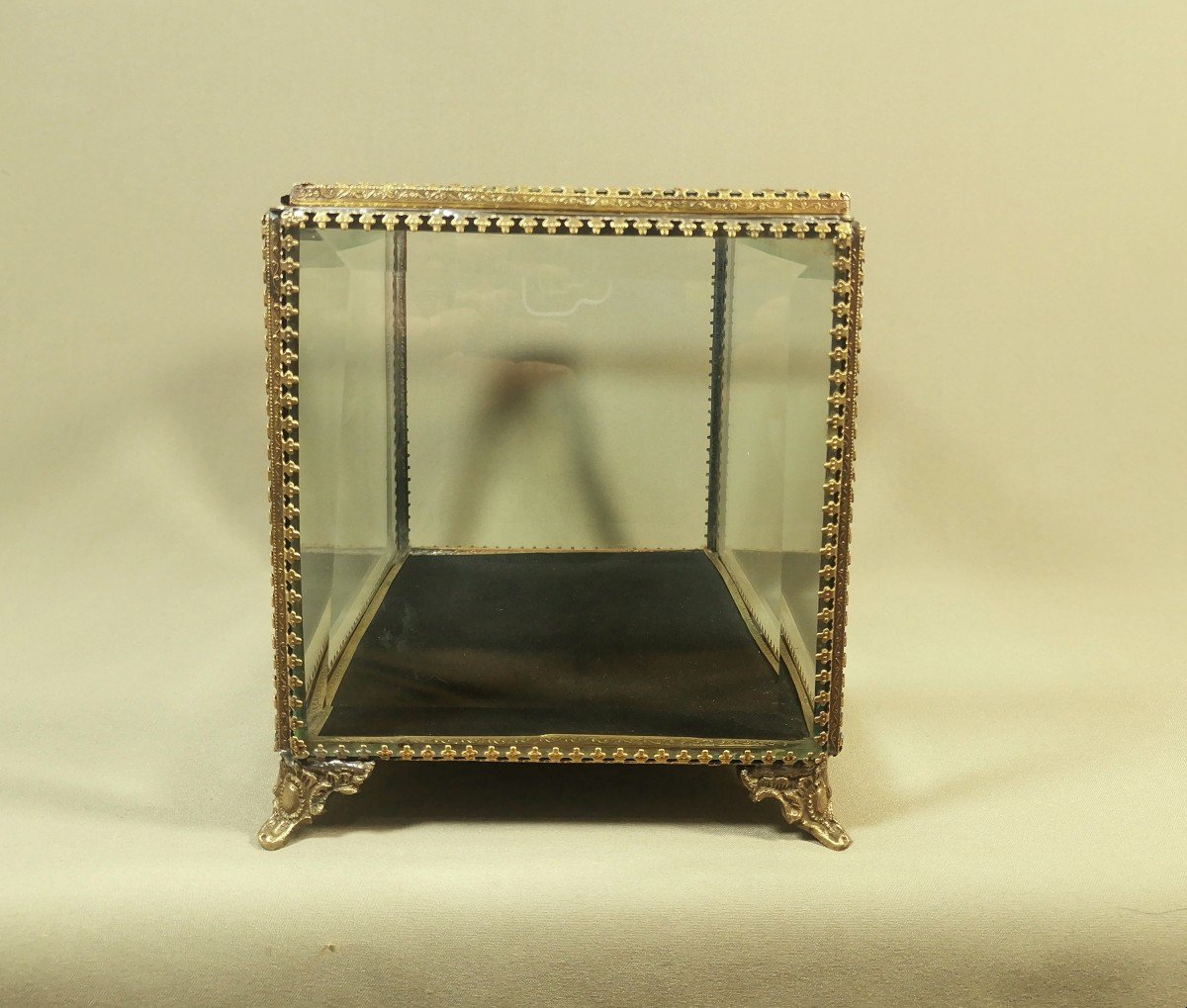 Grand Coffret Ancien Du XIXème Siècle En Verre Taillé Et Laiton Ouvragé & Doré-photo-3