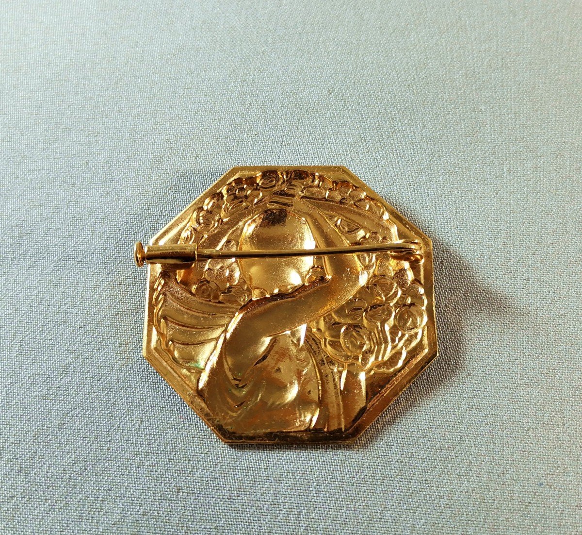 Pierre Turin, Corsage Clip Or Brooch From Art Deco Period, The Flower Carrier, Circa 1926, In Gold Plated-photo-4