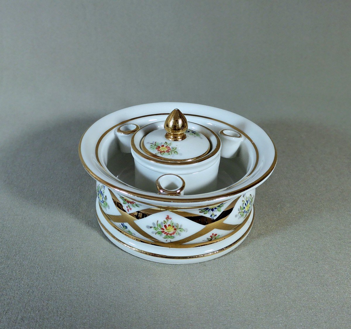 Limoges Late 19th Century, Porcelain Inkwell With Painted Decor Of Flowers And Gold Trellises & Edging-photo-3