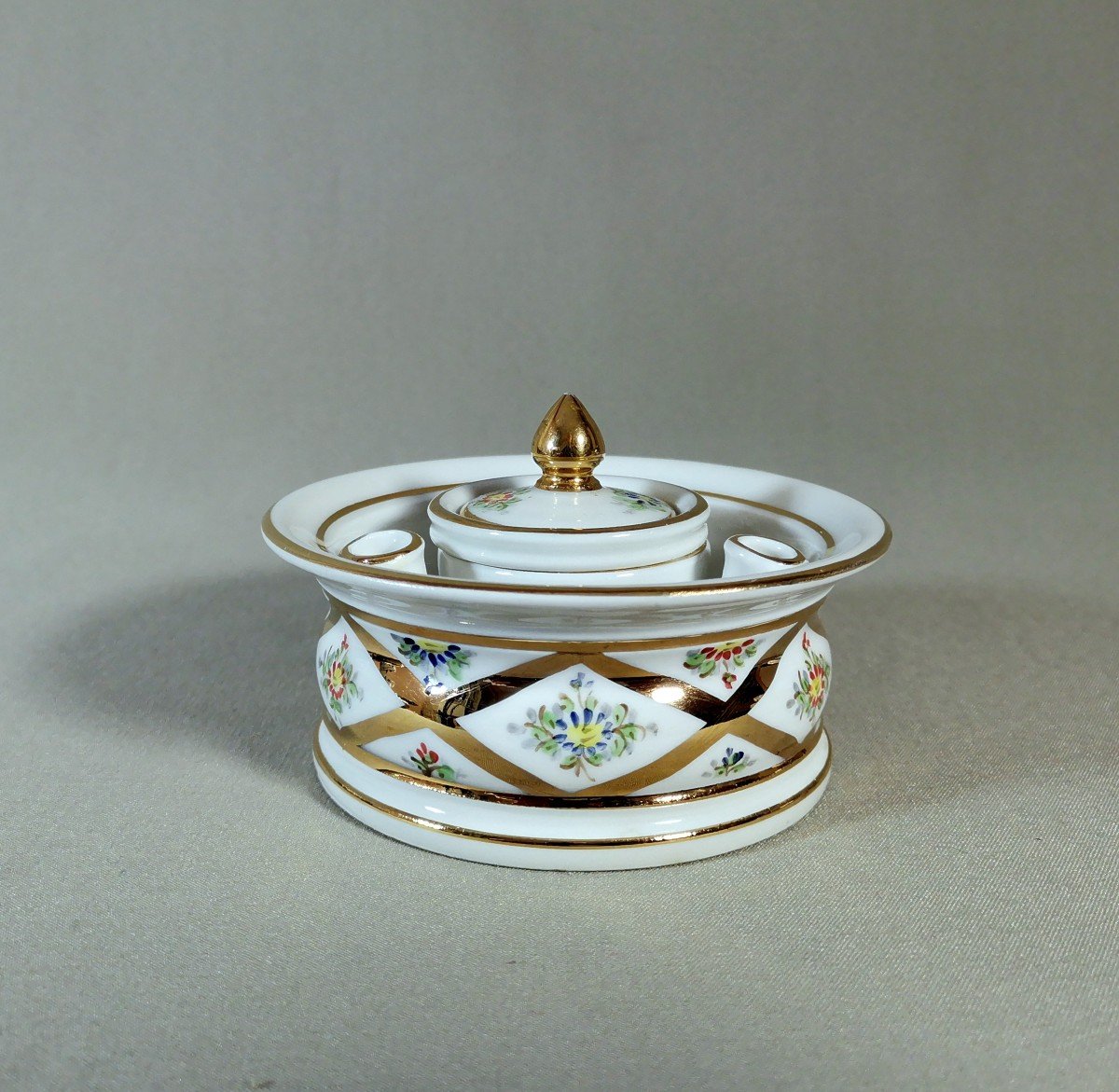 Limoges Late 19th Century, Porcelain Inkwell With Painted Decor Of Flowers And Gold Trellises & Edging-photo-1