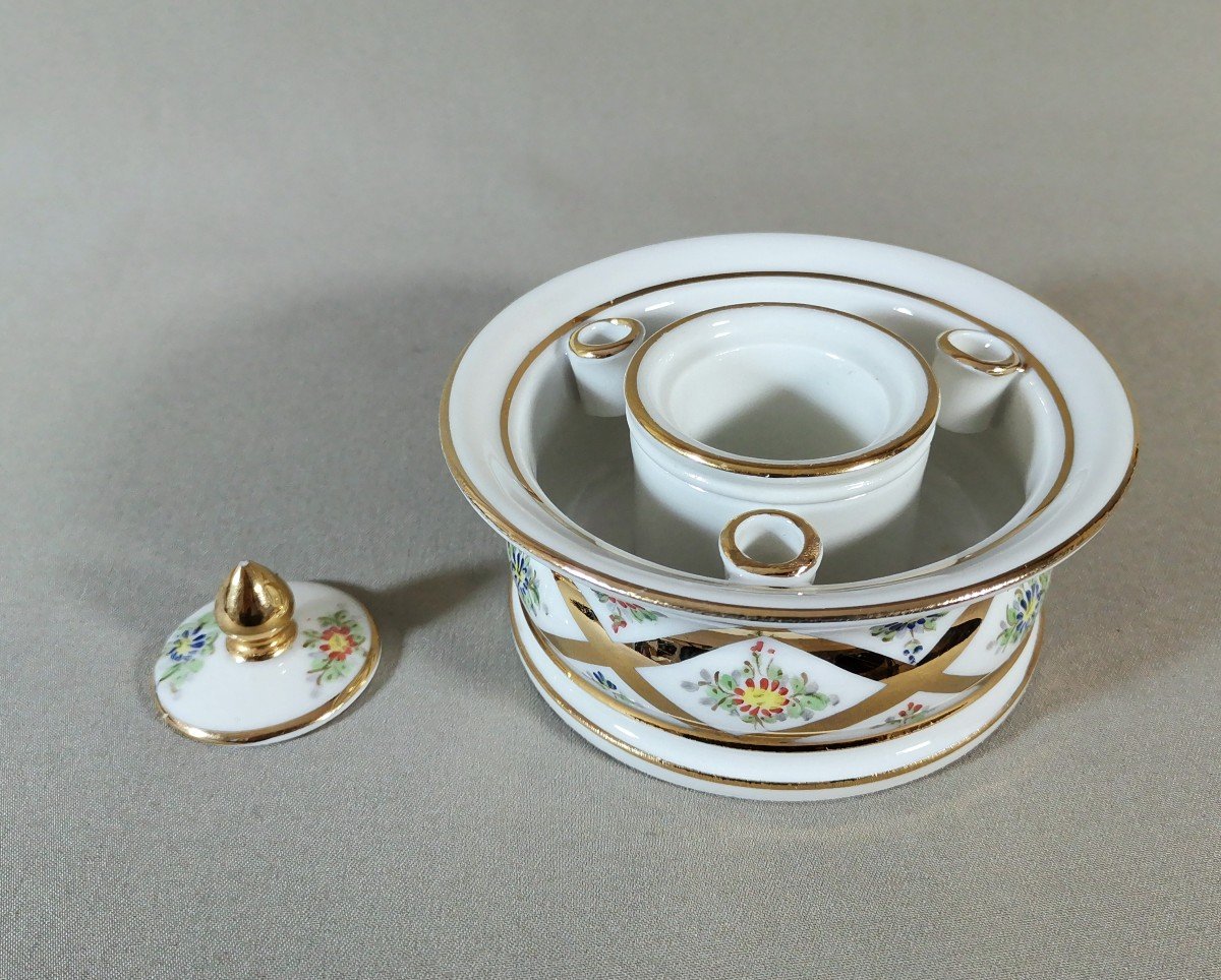 Limoges Late 19th Century, Porcelain Inkwell With Painted Decor Of Flowers And Gold Trellises & Edging-photo-6