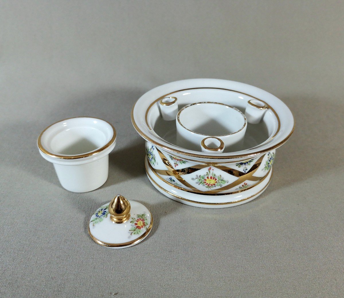 Limoges Late 19th Century, Porcelain Inkwell With Painted Decor Of Flowers And Gold Trellises & Edging-photo-7