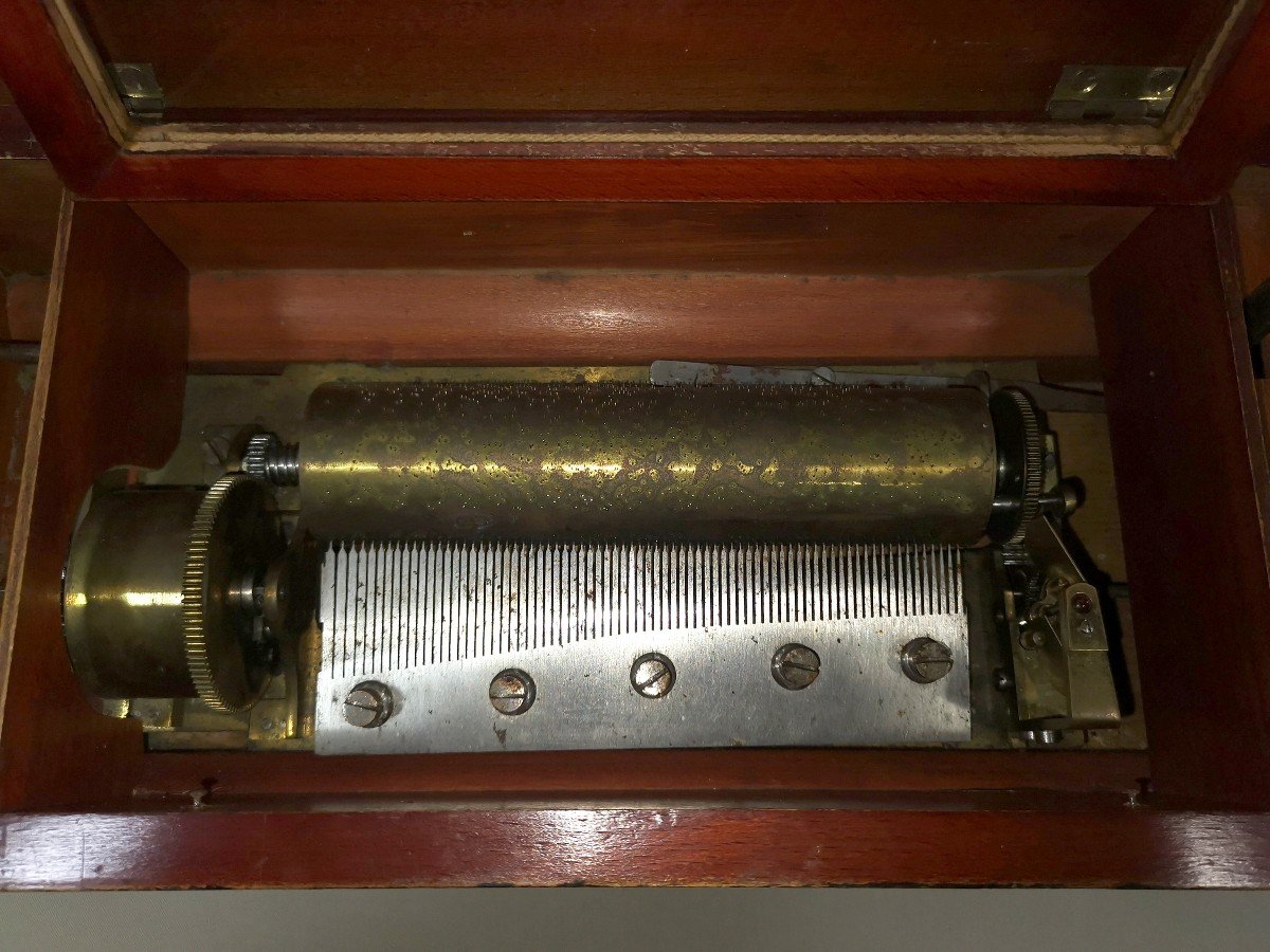 Boite a Musique du XIXe Siecle, Caisse en Acajou Noirci, Fond en Sapin,  huit Airs -photo-3