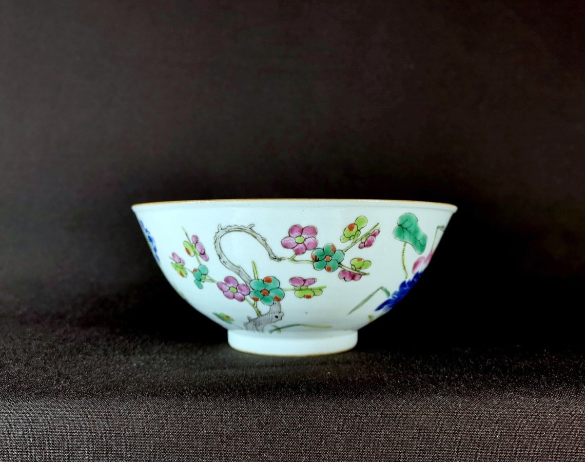 China 18th Century, Qing Period, Large Porcelain Bowl Or Cup With Polychrome Flower Hedge Decor-photo-2