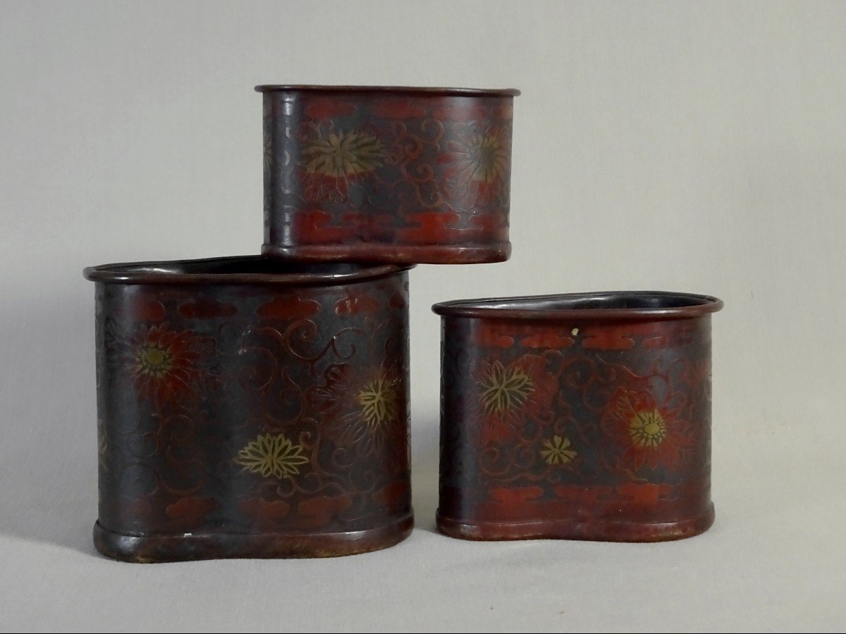 Japan 19th Century, Meiji Period, Three Measures Or Cups In Patina Copper Engraved With Flowers In Acid-photo-1