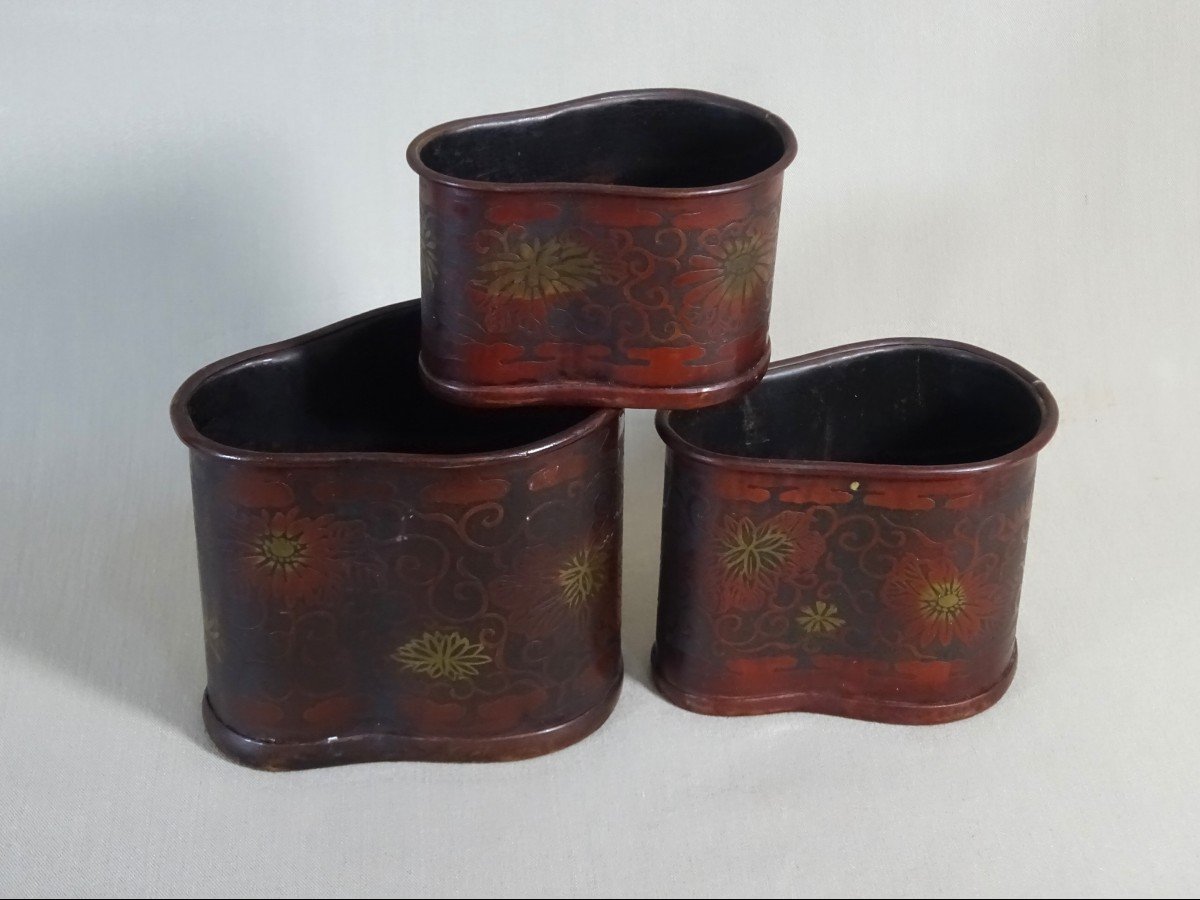 Japan 19th Century, Meiji Period, Three Measures Or Cups In Patina Copper Engraved With Flowers In Acid-photo-2