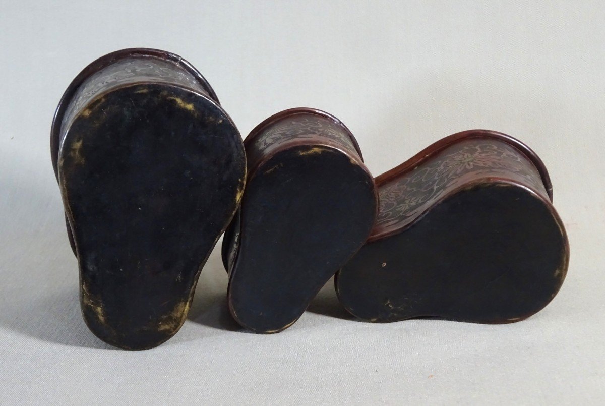 Japan 19th Century, Meiji Period, Three Measures Or Cups In Patina Copper Engraved With Flowers In Acid-photo-3
