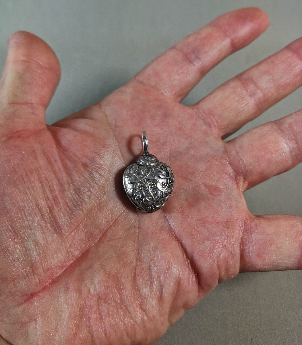 Pregnancy Bola Or Small Rattle Jewel Pendant In Silver, Heart Shape & Mistletoe Decor-photo-5