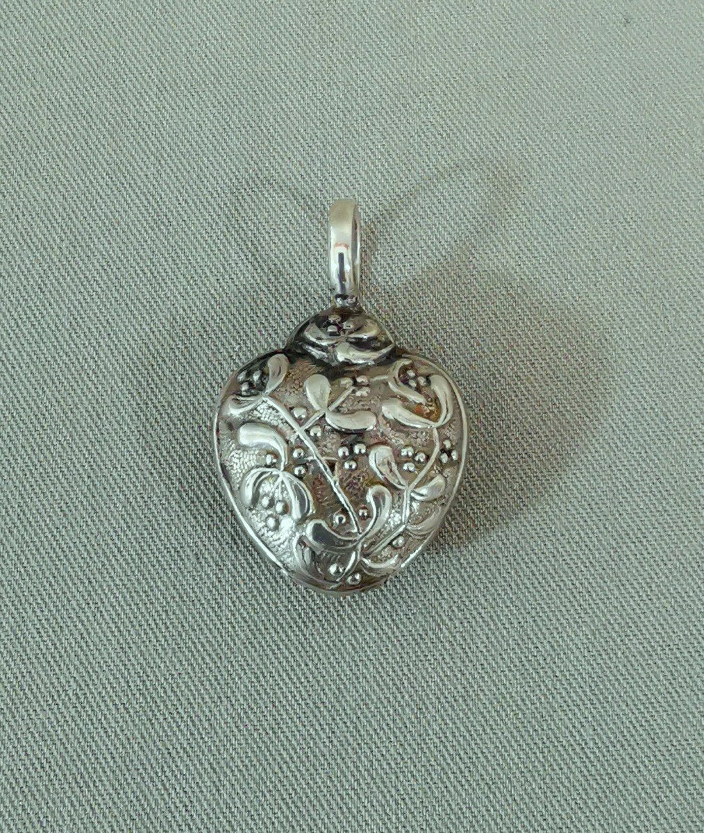 Pregnancy Bola Or Small Rattle Jewel Pendant In Silver, Heart Shape & Mistletoe Decor