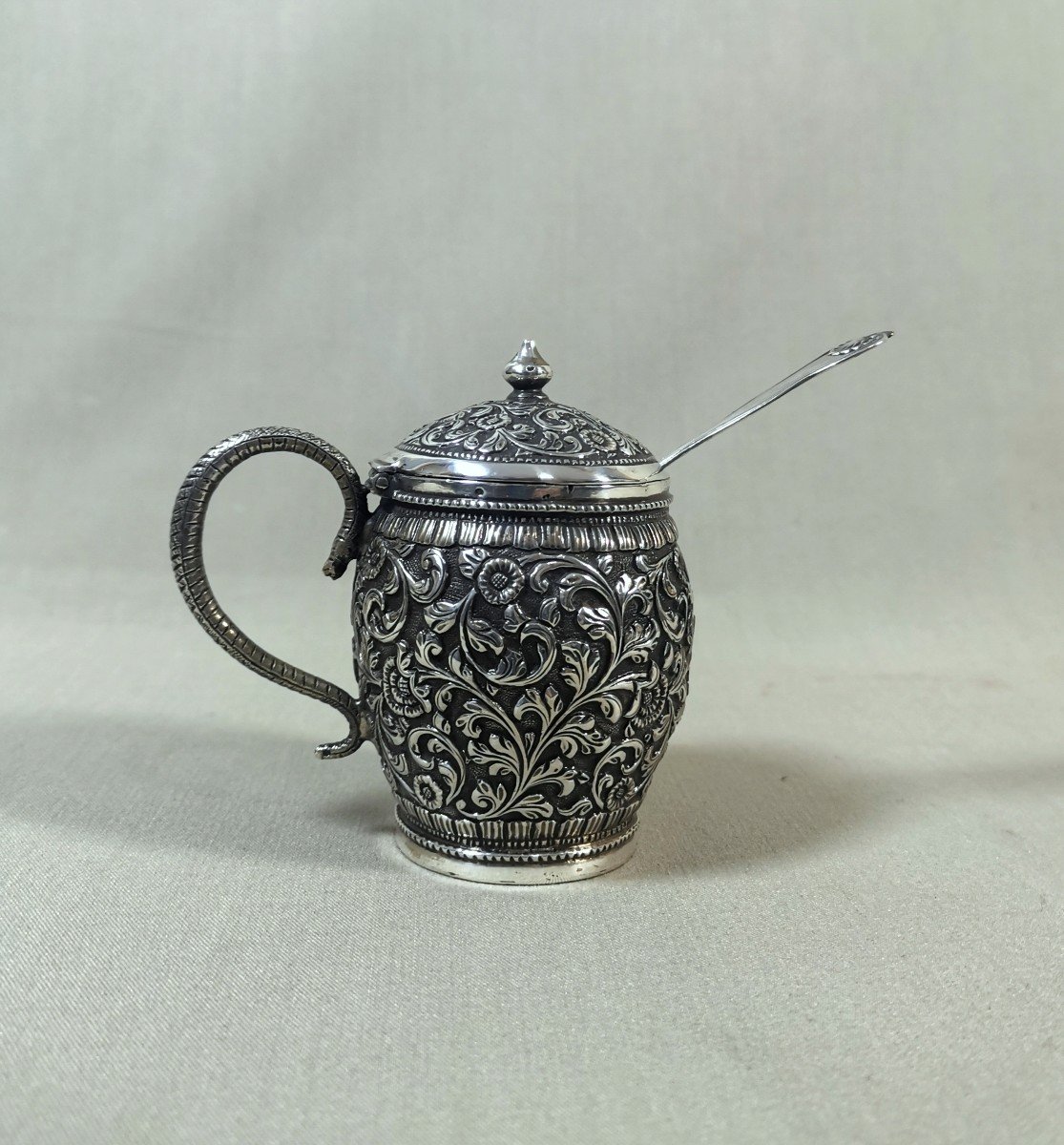 Mustard Pot, Western Indian Kutch Silver, Very Beautiful Handmade Object, Repoussé And Chiseled
