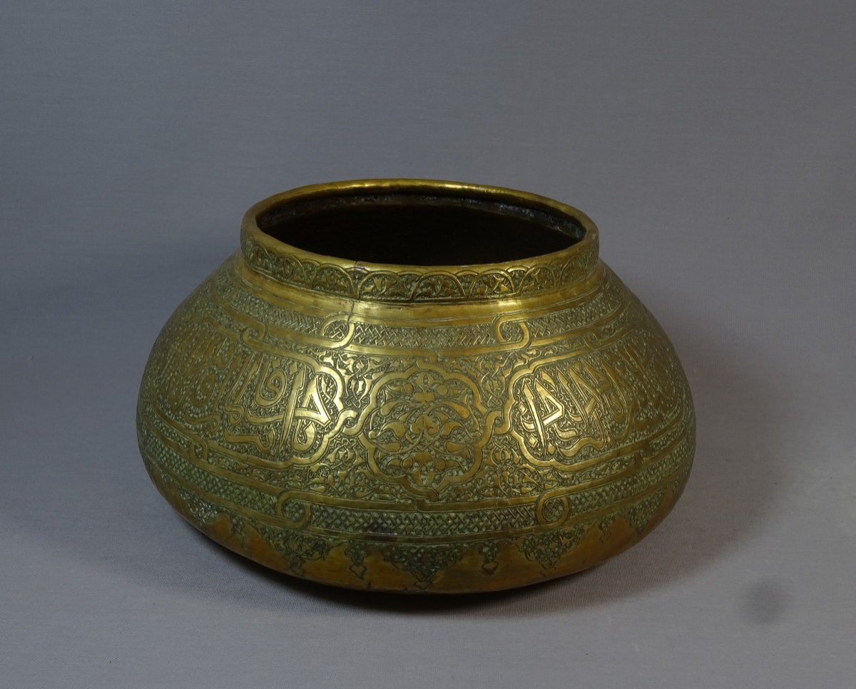 Levant Brass Heap Basin, Iran 18th-19th Century, Wall With 5 Epigraphic Cartridges In Thuluth-photo-1