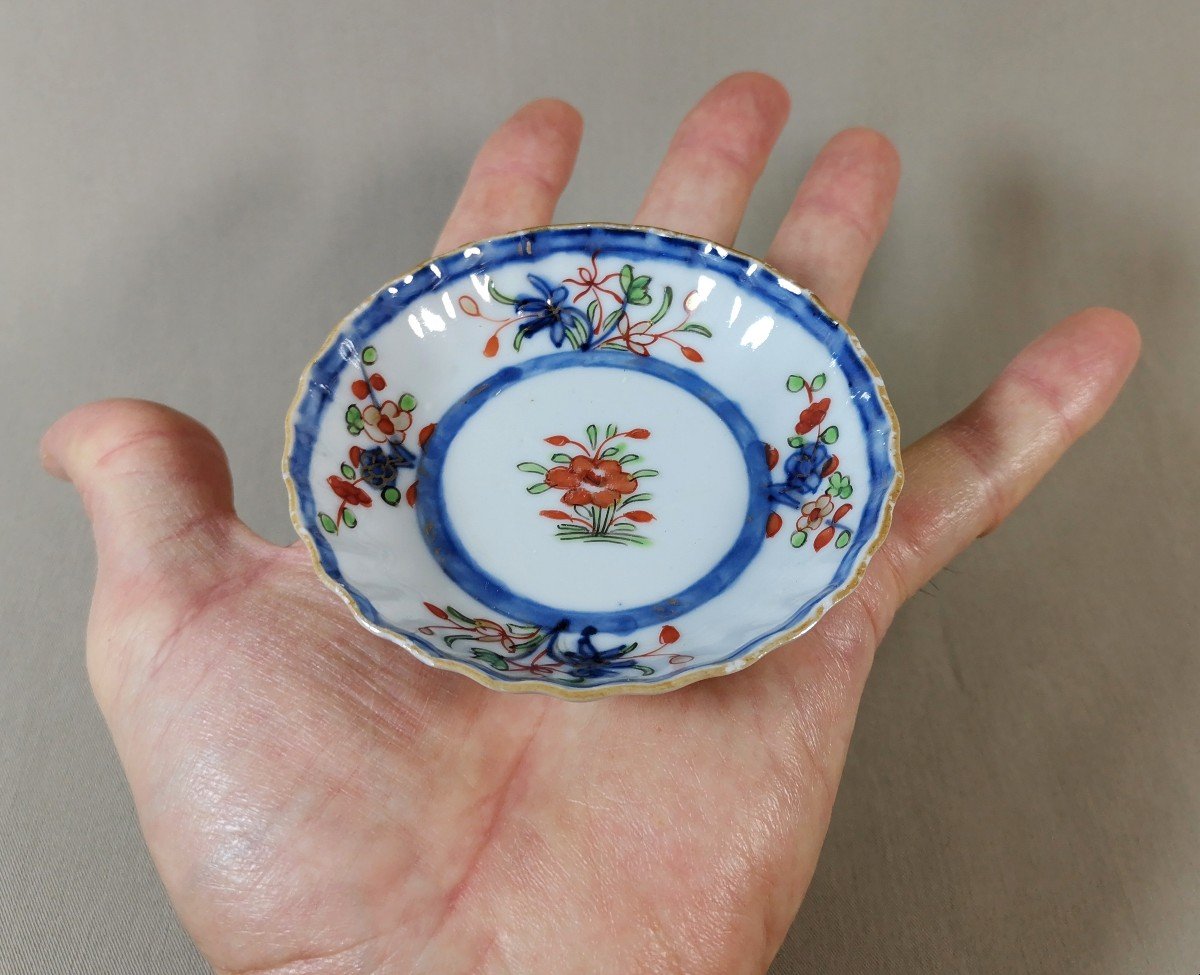 Coupelle Du XVIIIe En Porcelaine De Chine, Période Qianlong, Décor Japon Imari-photo-1