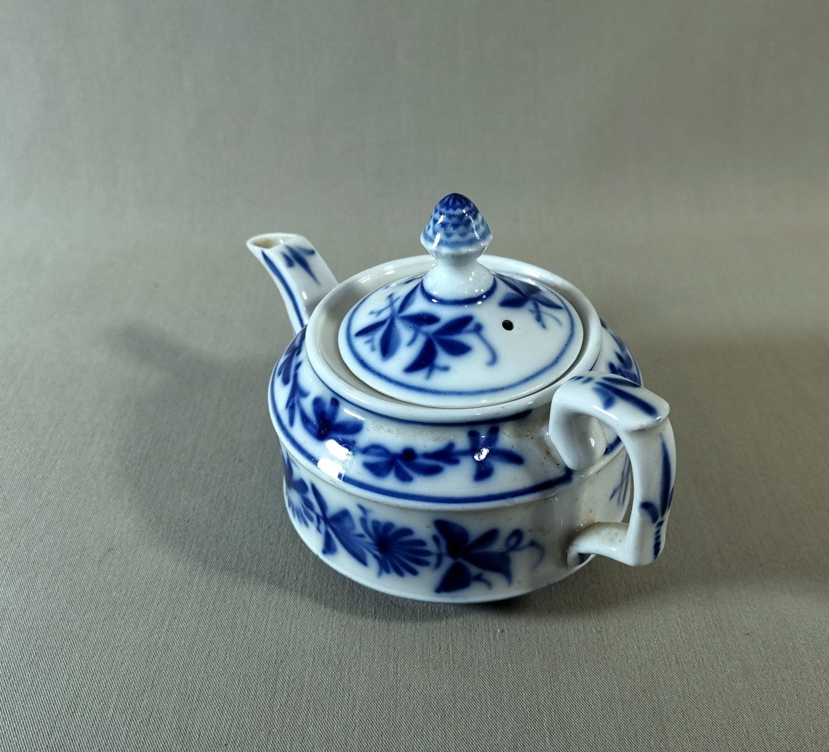 Porcelaine de Bayeux, Début XIXe Siècle, Théière en Porcelaine Blanc Bleu à Décor de Fleurs-photo-4