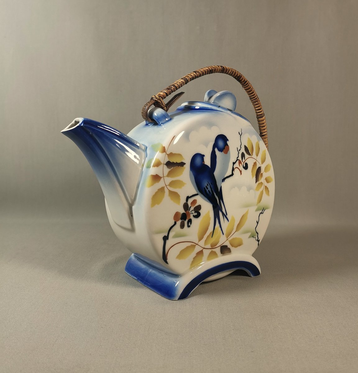 Théière Art Déco Porcelaine, Vers 1930, Panse Aplatie & Décor Aux Hirondelles, Manuf. Tchèque-photo-2