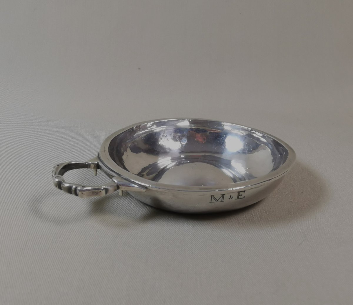 Tastevin ou Tasse à Vin Patronymique du XVIIIe Siècle en Argent, -photo-2
