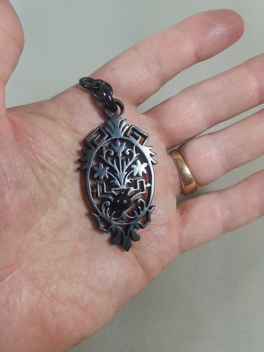 Whitby-jet, 19th Century Pendant Jewelry In Wood Or Fossil Lignite, Town Of Whitby, Yorkshire-photo-6