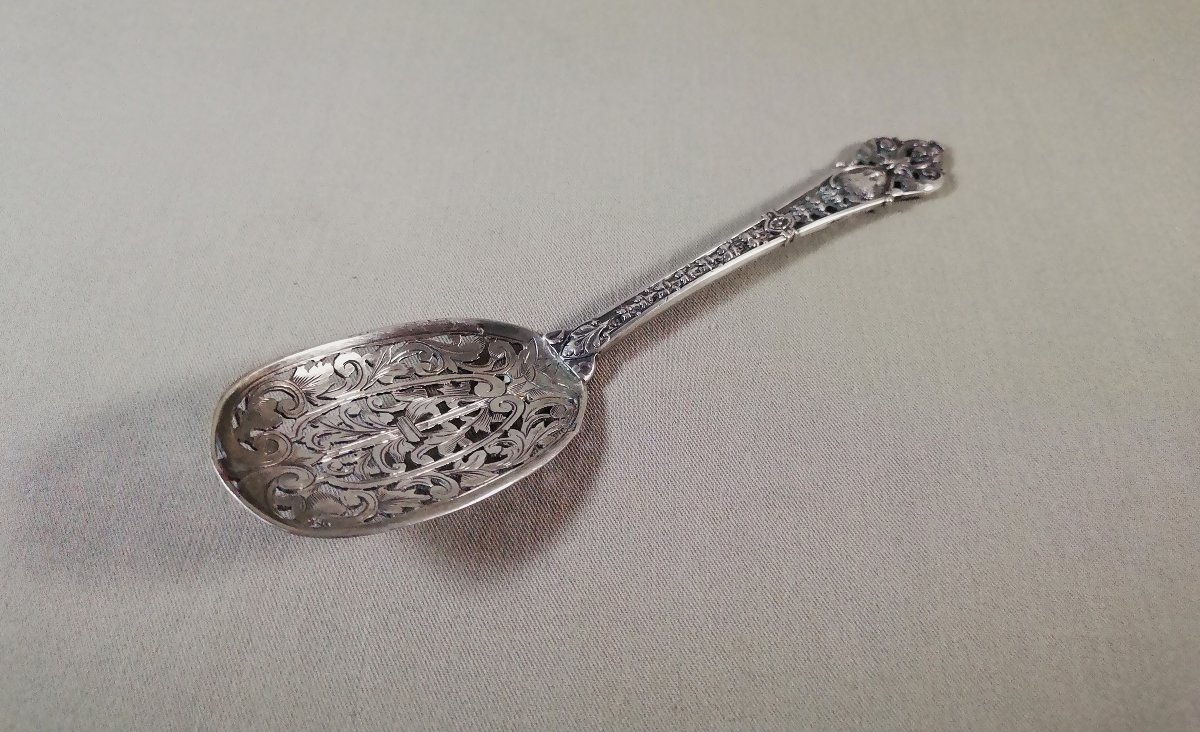 Cuillère à Saupoudrer en Argent richement Repercée, ou à Mignardises, Orfèvre Henri Soufflot-photo-2
