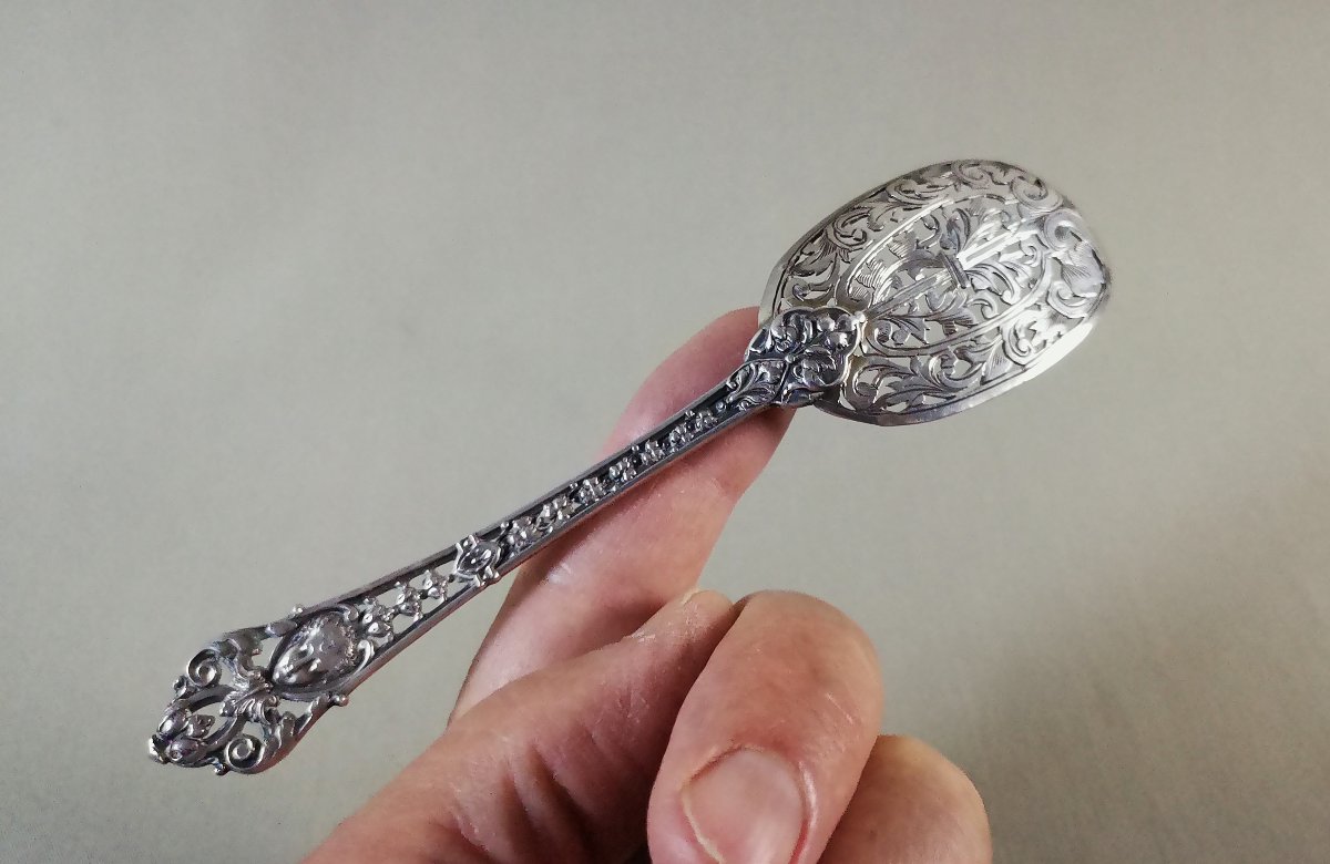 Cuillère à Saupoudrer en Argent richement Repercée, ou à Mignardises, Orfèvre Henri Soufflot-photo-1