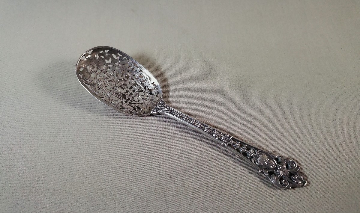 Cuillère à Saupoudrer en Argent richement Repercée, ou à Mignardises, Orfèvre Henri Soufflot