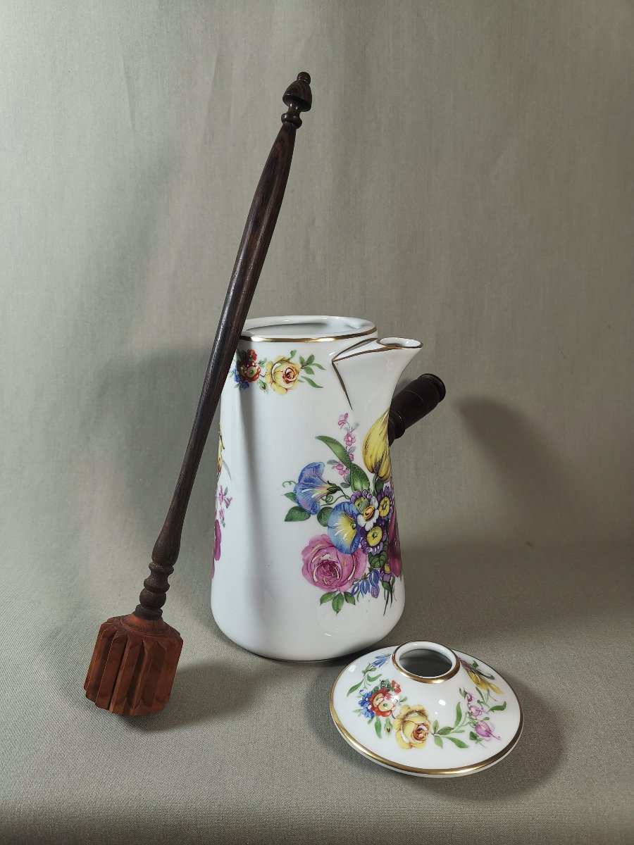 Chocolatière Ancienne en Porcelaine au Riche Décor floral & son Mousseur en Bois Précieux-photo-5