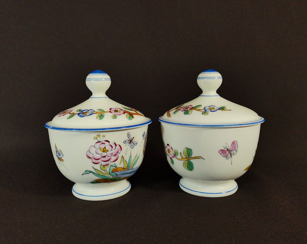 Paire Pots à Pommade ou Onguent du XIXe, Porcelaine à Décor Peint Chinoisant de Paysage d'Eau-photo-1