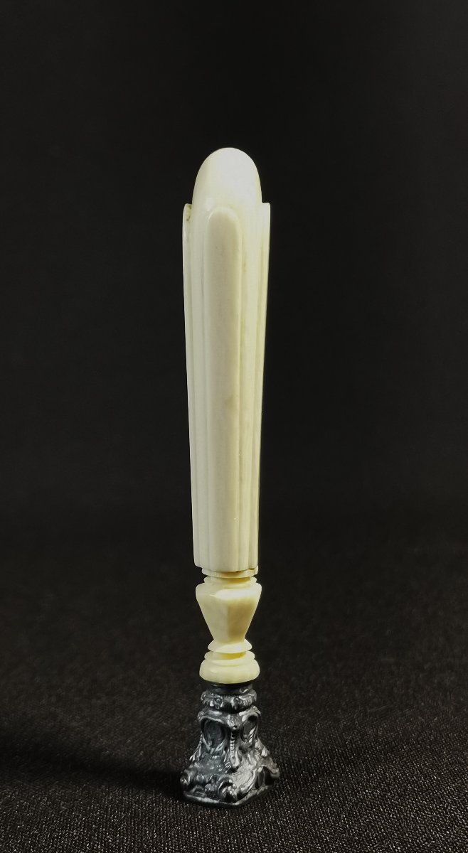 Sceau à Cacheté du XIXème Siècle en Ivoire et Argent, Chiffré, poinçon à la Hure de Sanglier-photo-1