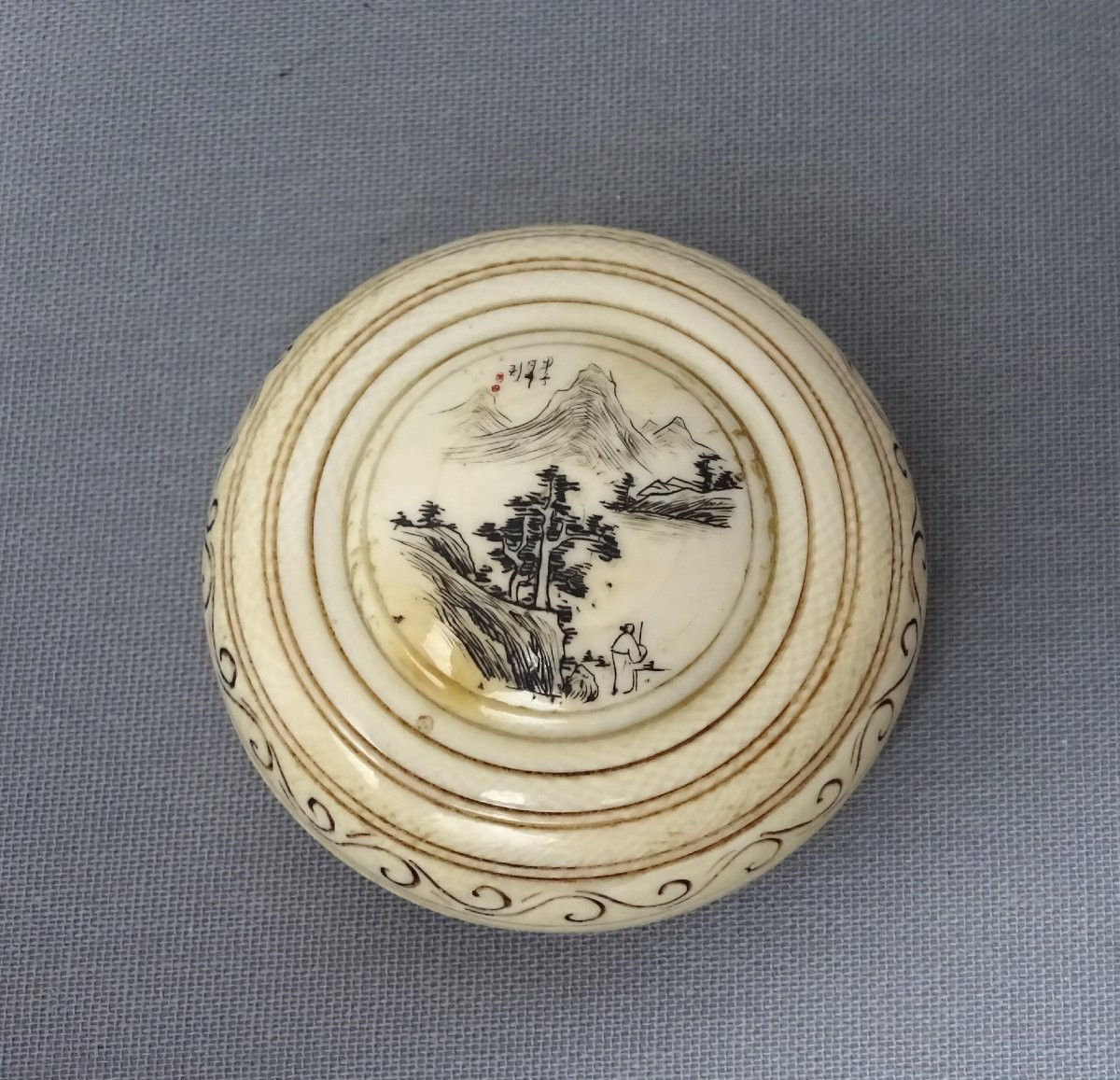 Curiosa,  petite boite érotique Ancienne Abritant une Charmante Scène Grivoise-photo-2