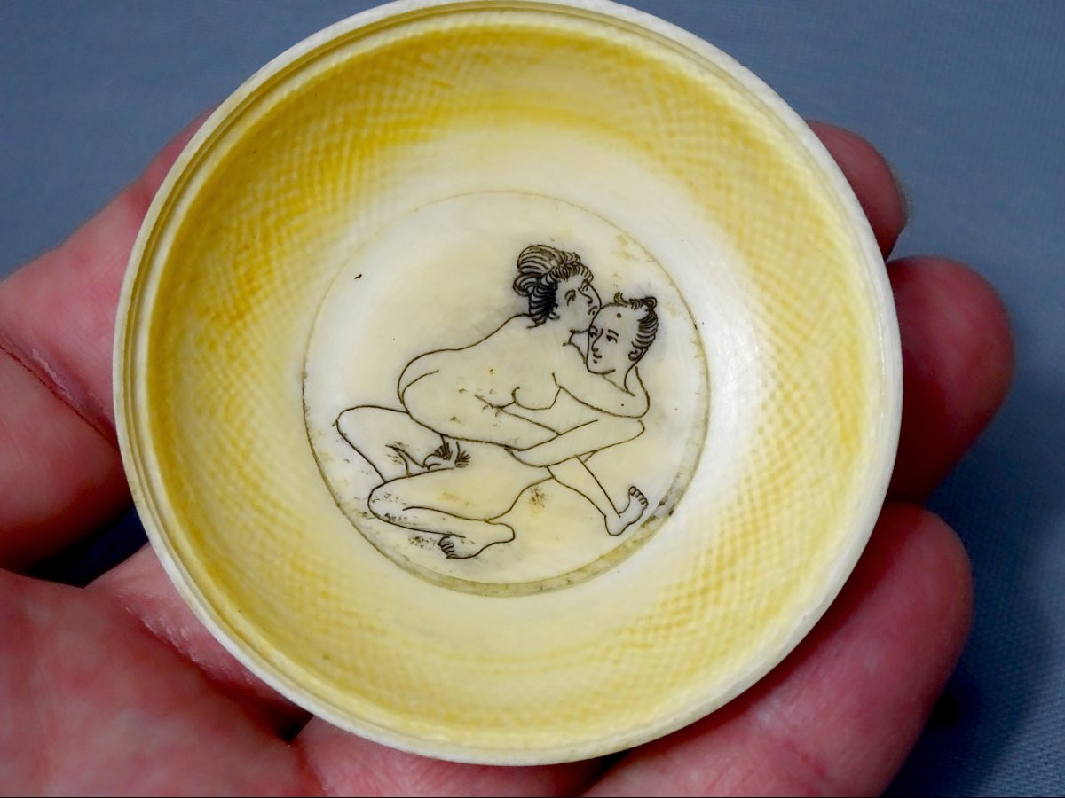 Curiosa,  petite boite érotique Ancienne Abritant une Charmante Scène Grivoise-photo-7