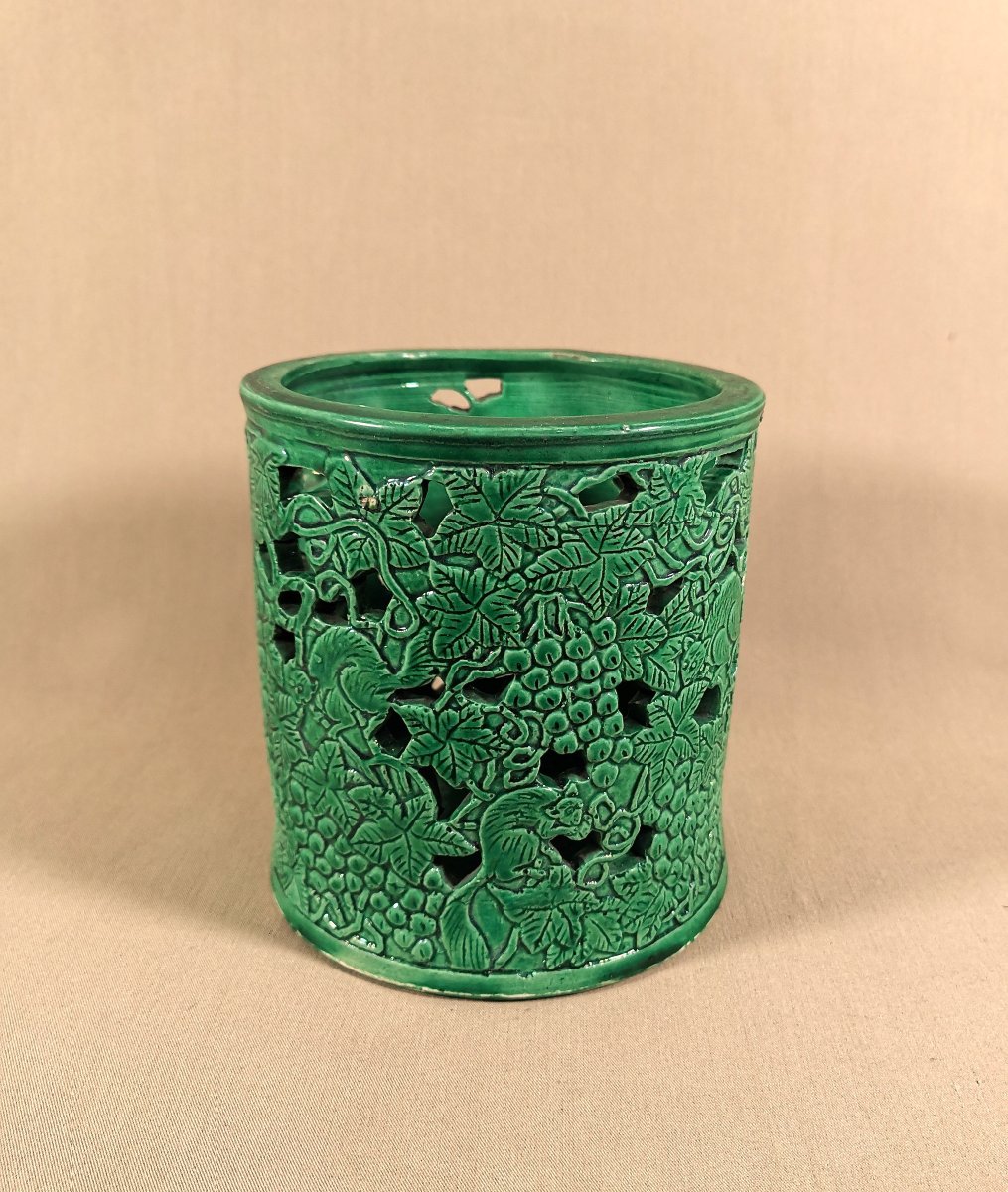 Republic Of China, Porcelain Brush Pot Or Bitong, Decorated With Lemurs Amongst Vine Leaves -photo-4